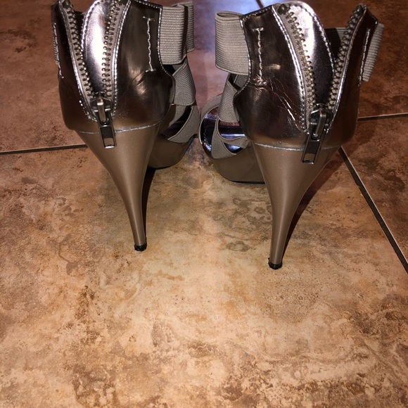 Sandals - Picture 3 of 5